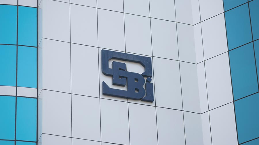 SEBI Alerts Investors on Risks of Virtual Trading Platforms